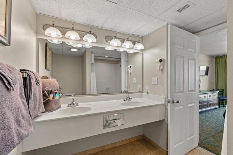 Villa New Holiday Sands 511 Pools, Wifi, 2Br Oceanfront Myrtle Beach Exterior foto